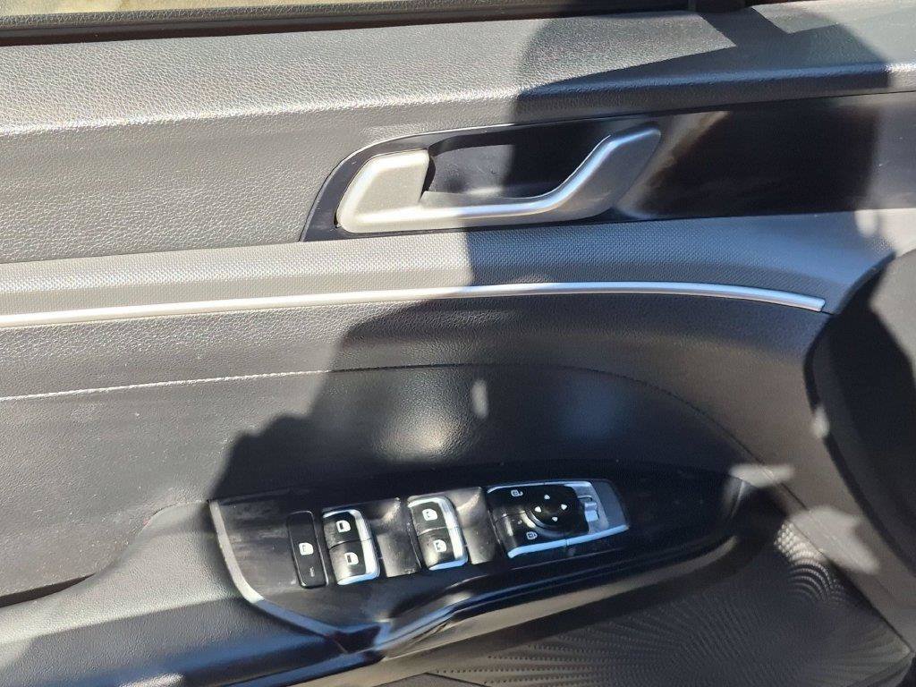 Used 2022 Black Kia GT-Line image 9
