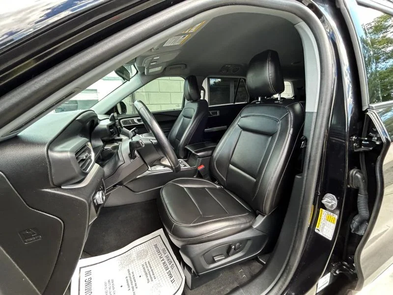Used 2023 Black Metallic Ford XLT Sport Utility 4D image 44