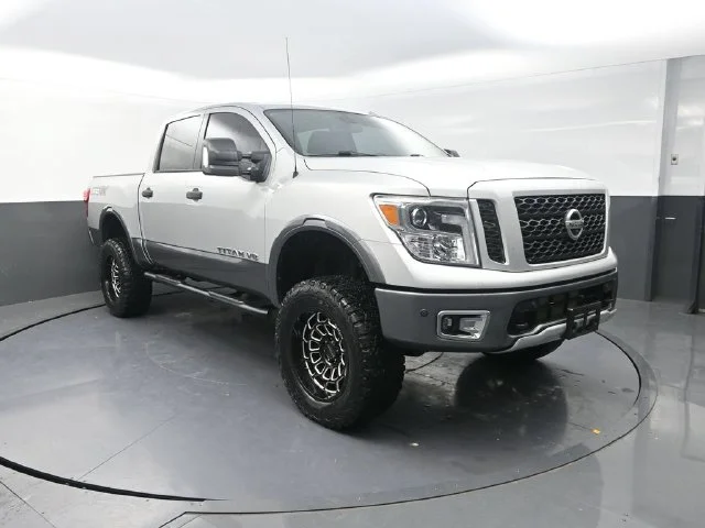 Used 2018 Silver Nissan PRO-4X image 10