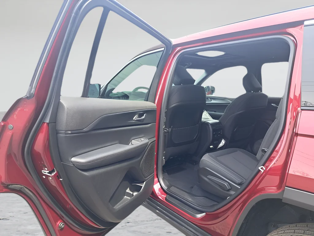 New 2026 Velvet Red Pearl-Coat Exterior Paint Jeep Laredo image 11