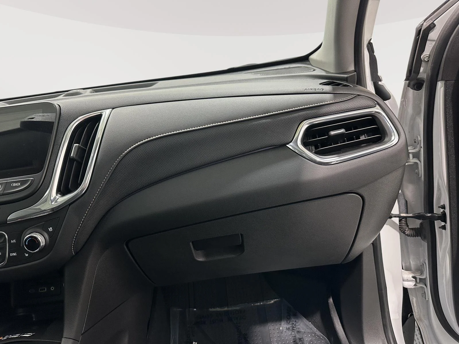 Used 2021 SUMMIT WHITE Chevrolet Premier image 27