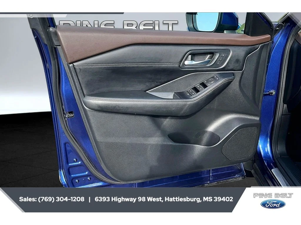 Used 2023 Caspian Blue Metallic Nissan SL image 17