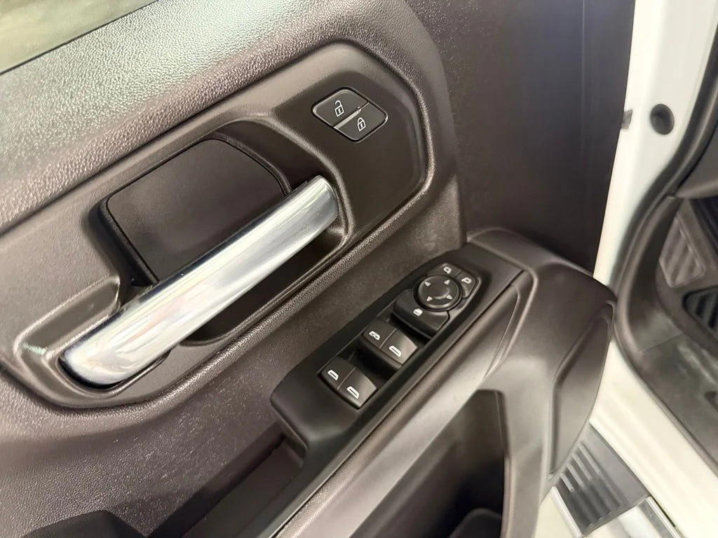 Used 2024 White Chevrolet Custom image 14