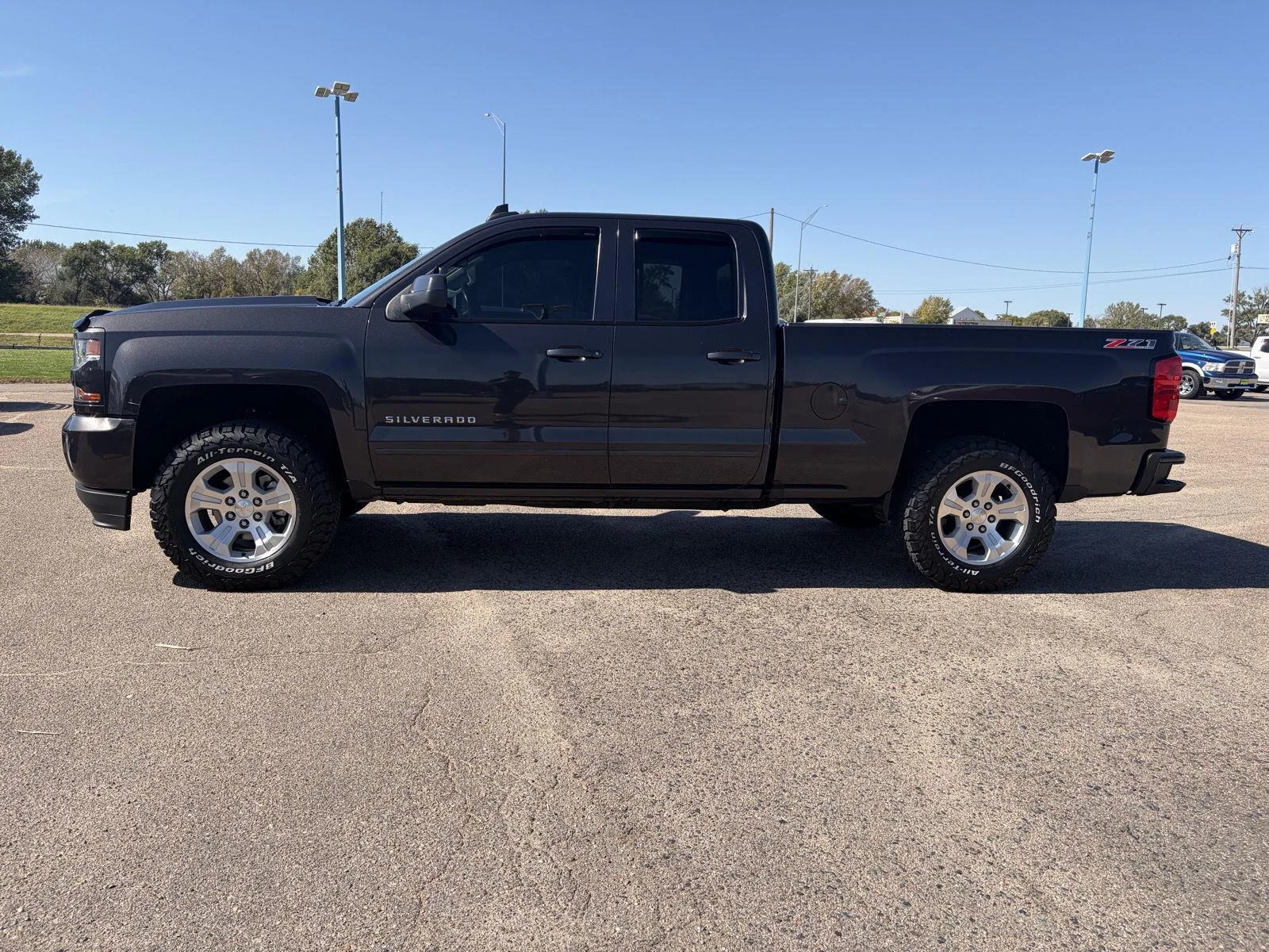 Used 2016 TUNGSTEN METALLIC Chevrolet LT image 4