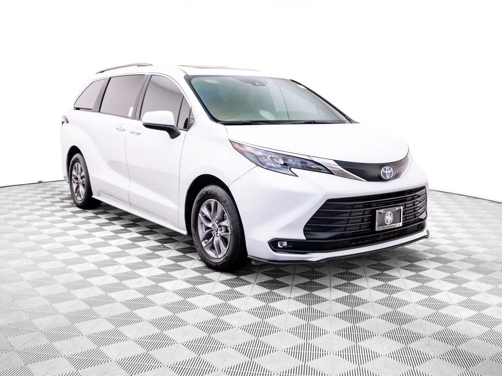 Used 2025 Beige Toyota XLE image 9
