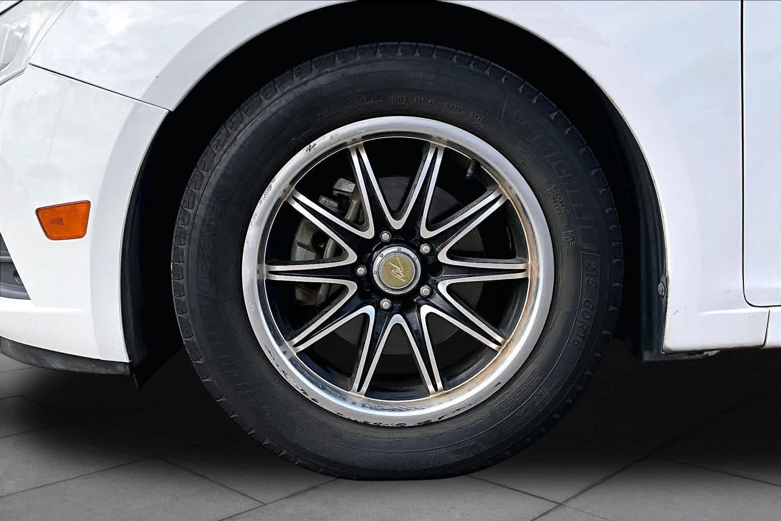 Used 2014 Summit White Chevrolet LS image 9