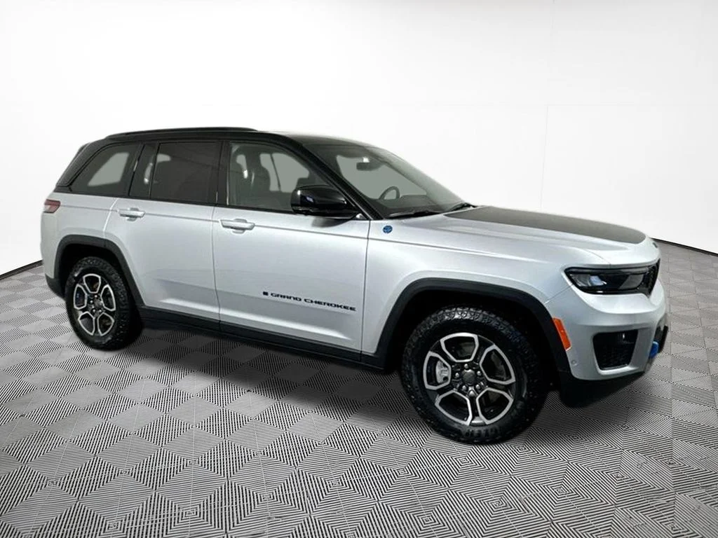 Used 2024 Silver Jeep Trailhawk 4xe image 5