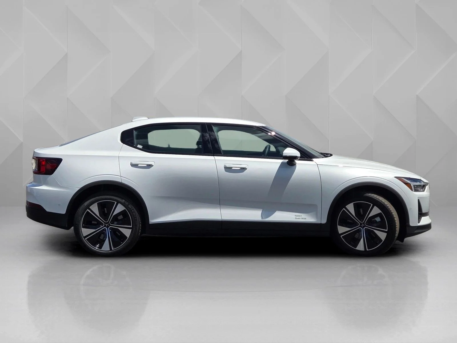Used 2024 White Polestar Long Range Dual Motor image 7
