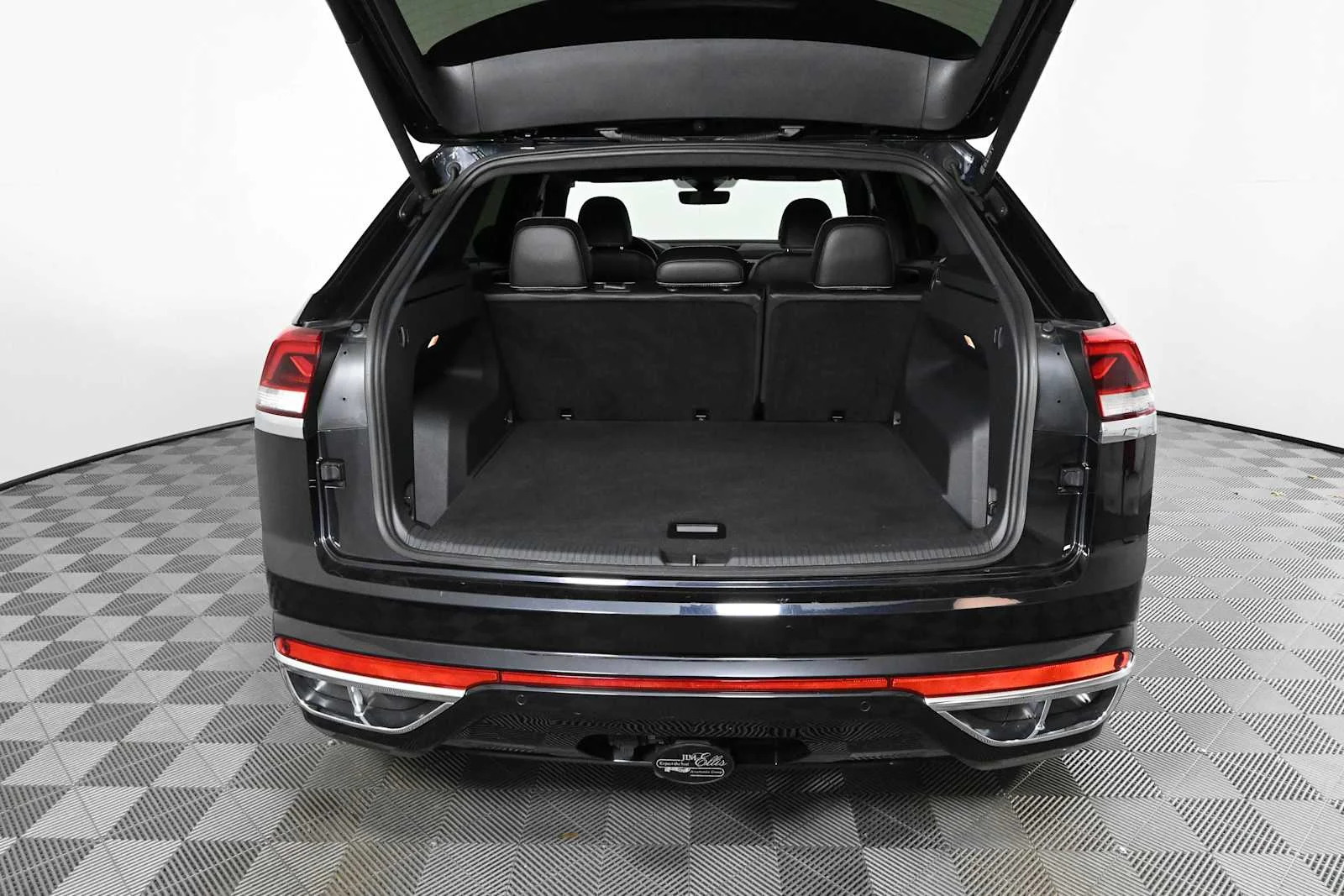 Certified Used 2023 Deep Black Pearl Volkswagen 3.6L V6 SEL Premium R-Line image 10