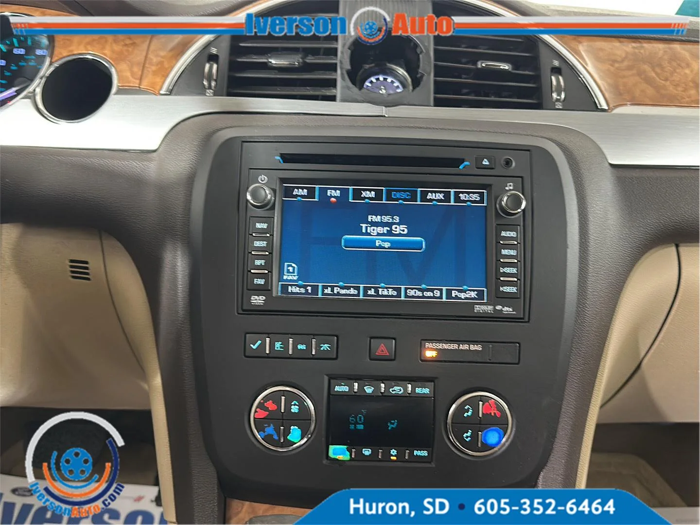 Used 2011 White Diamond Tricoat Buick CXL-2 image 27