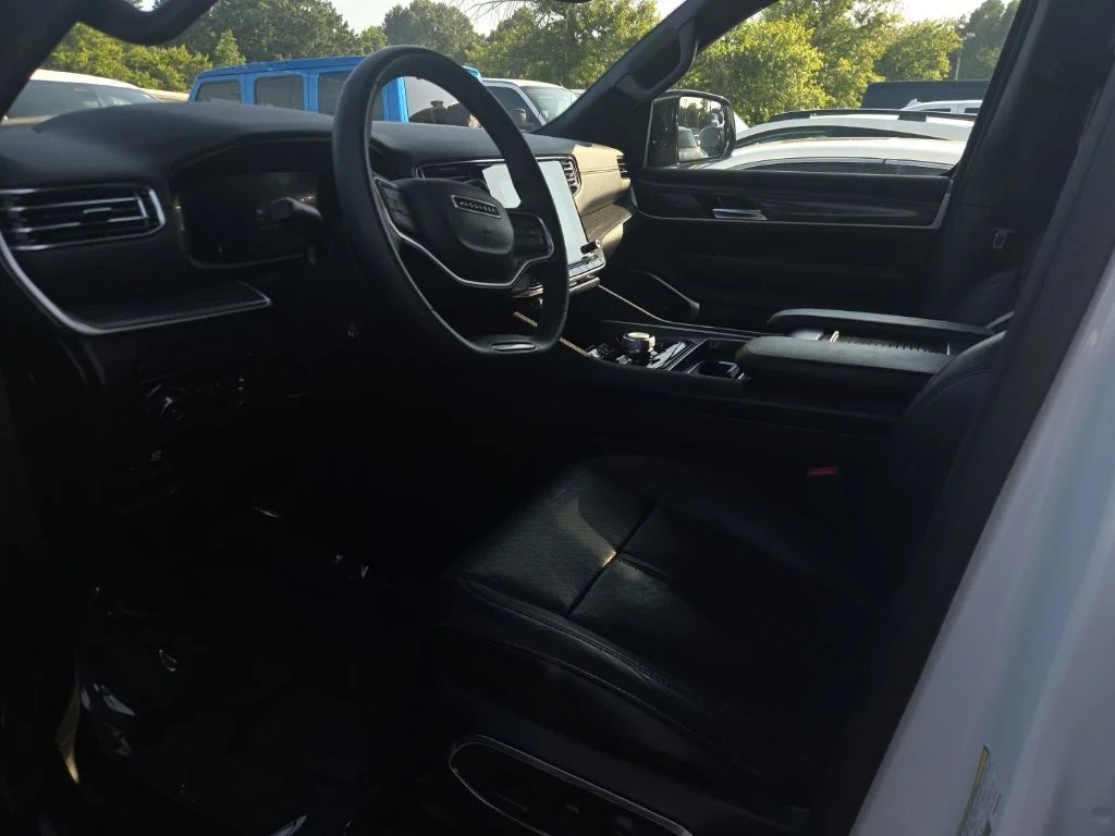 Used 2023 White Jeep Series II image 3