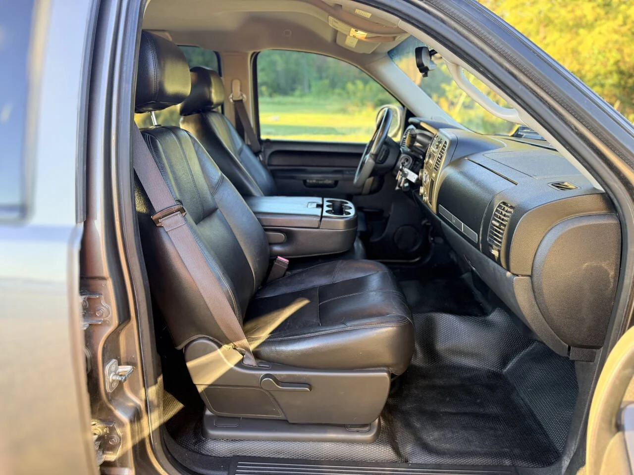 Used 2013 Pewter Chevrolet LT 4x4 4dr Crew Cab 5.8 ft. SB image 14