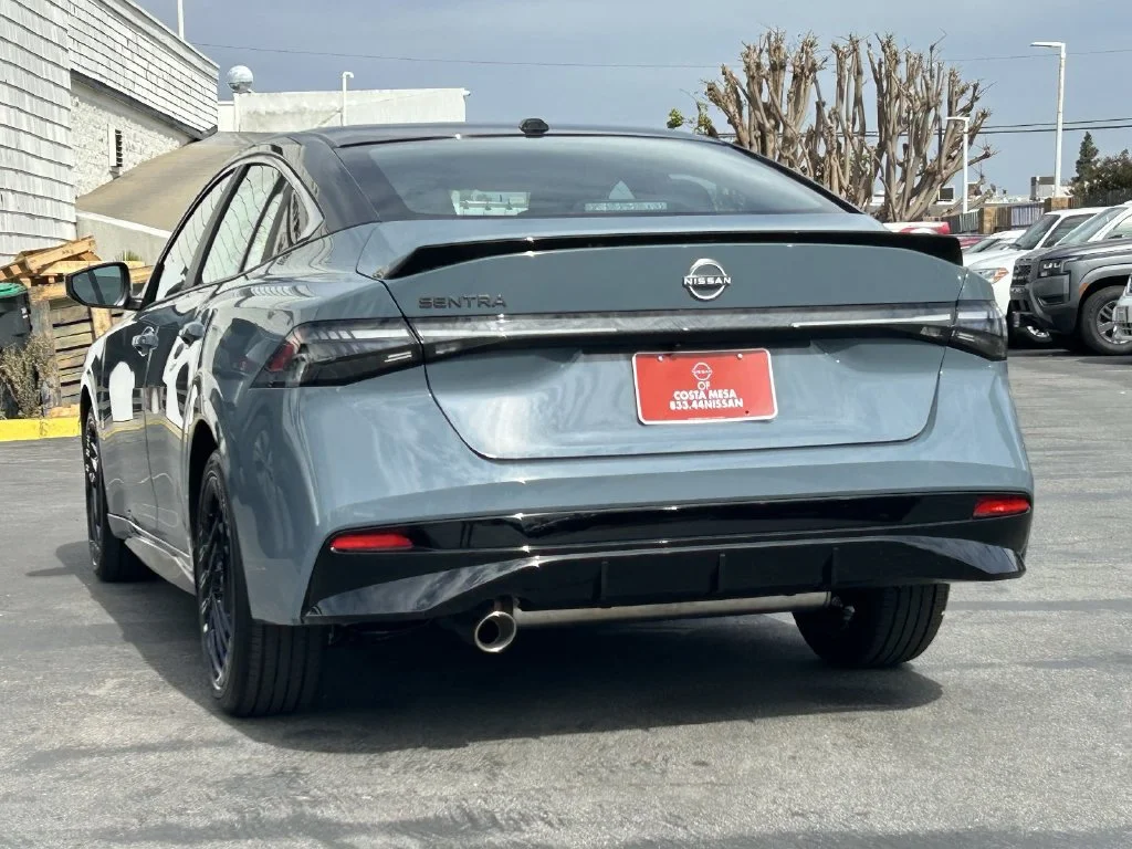 New 2027 Atlantic Gray Metallic / Super Black Two-tone Nissan SR image 3