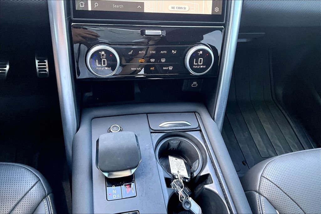 Used 2024 Black Land Rover Dynamic SE image 23