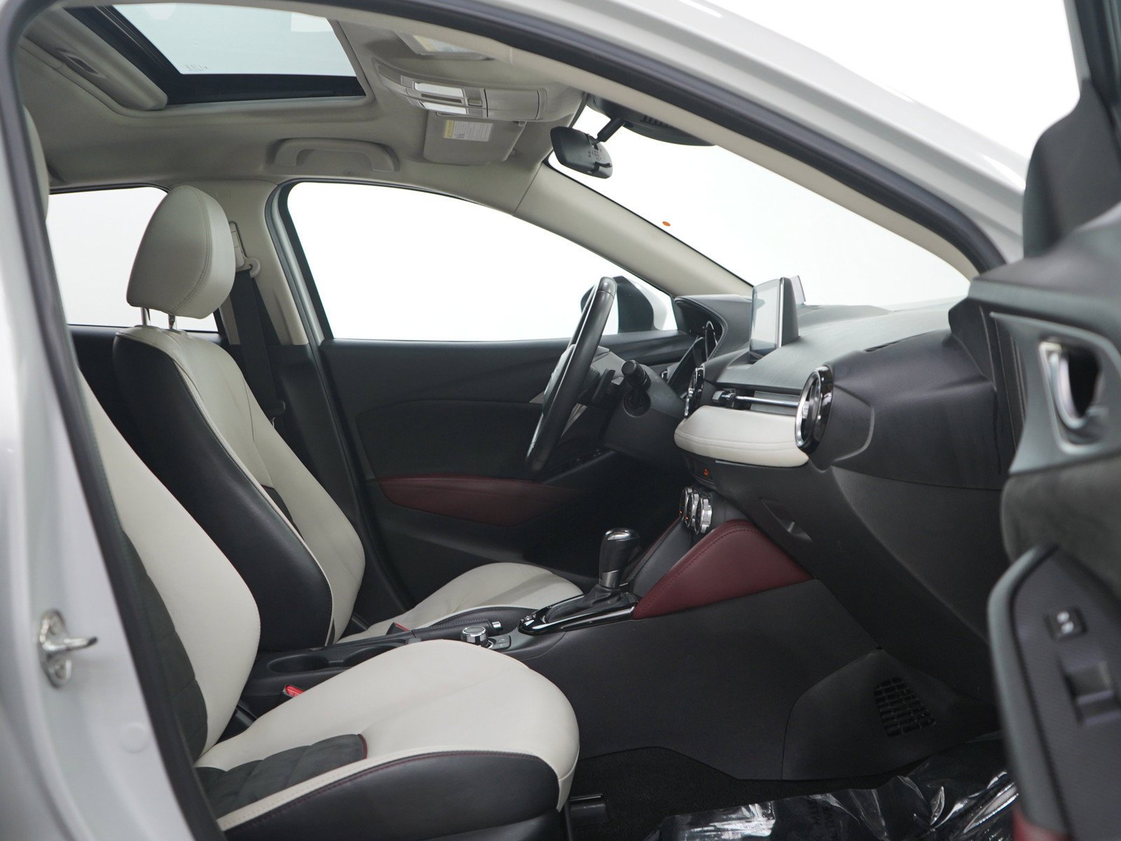 Used 2016 Crystal White Pearl Mica Mazda Grand Touring image 11