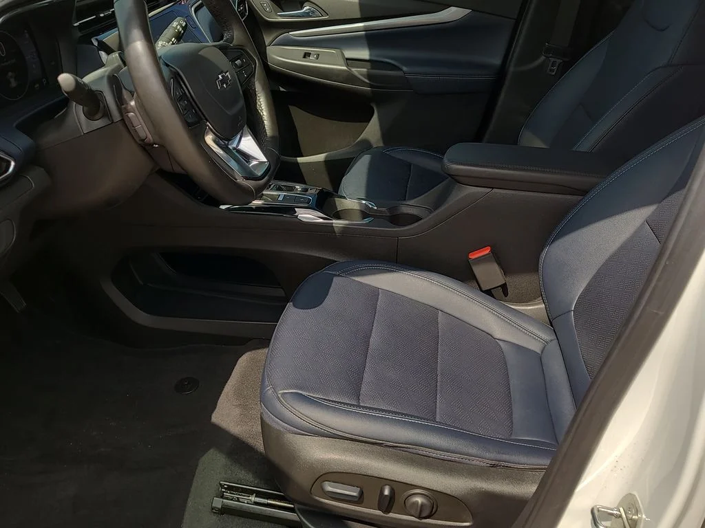 Used 2023 White Chevrolet Premier image 23