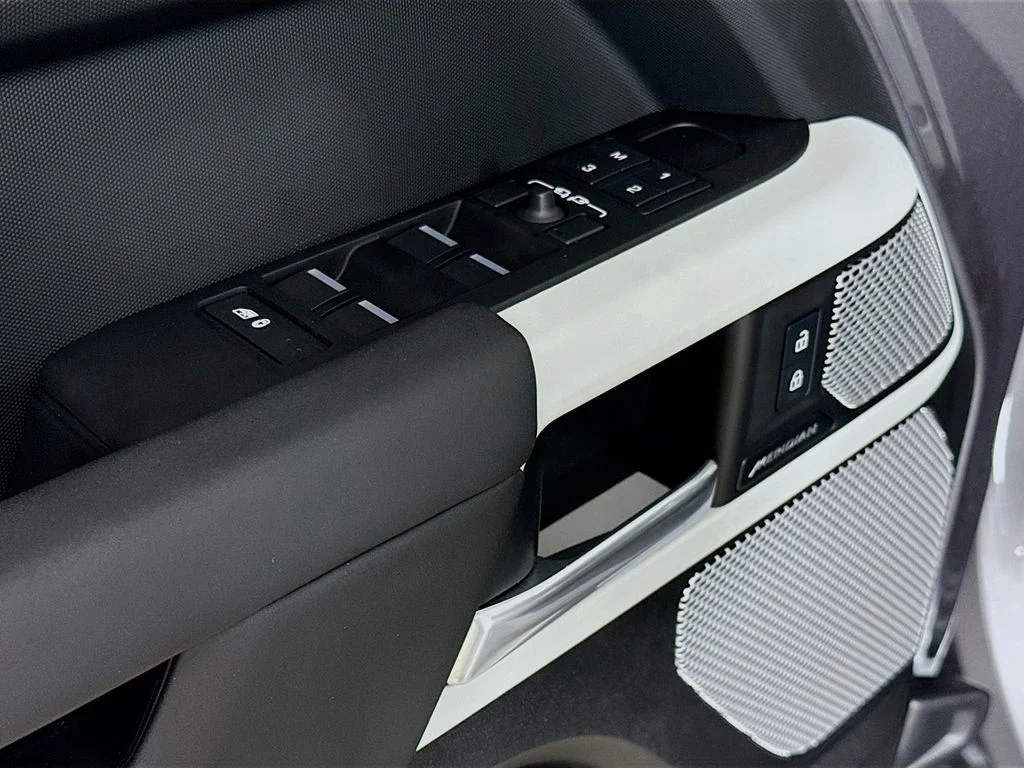 Used 2024 Gray Land Rover S image 19