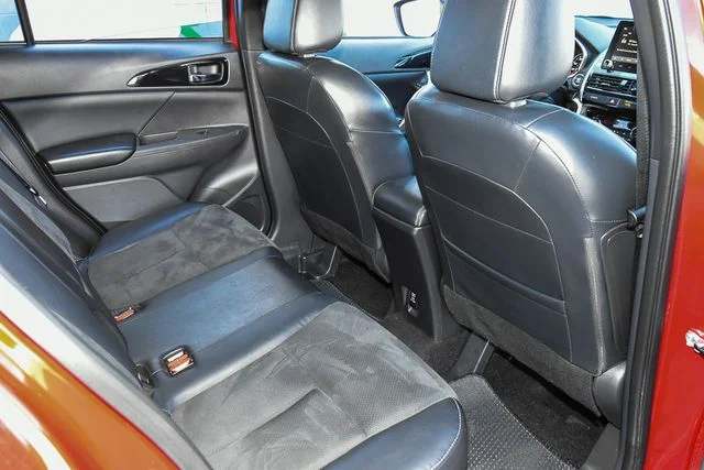 Used 2024 Black Mitsubishi SE image 27