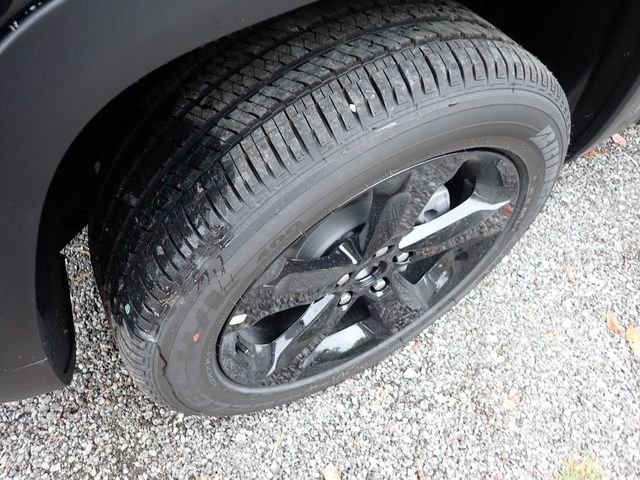 New 2025 Diamond Black Crystal Pearl-Coat Exterior Paint Jeep Altitude X image 11