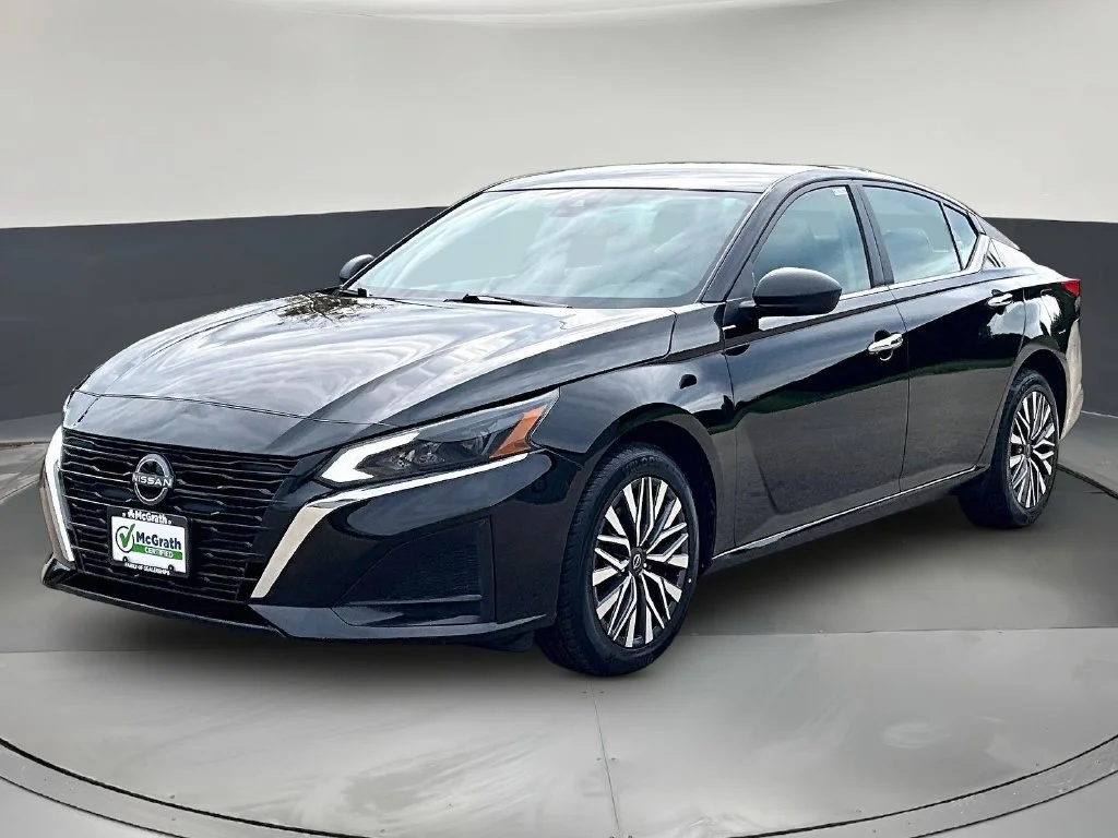 Used 2025 Black Nissan 2.5 SV image 3
