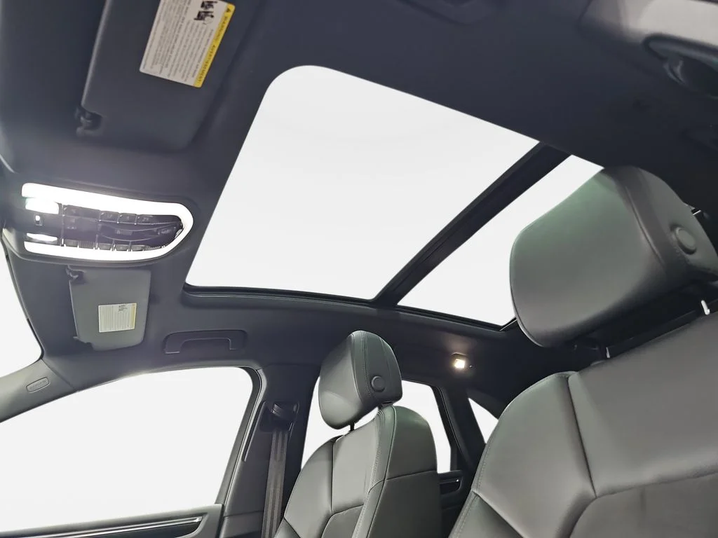 Used 2021  Porsche Base image 32