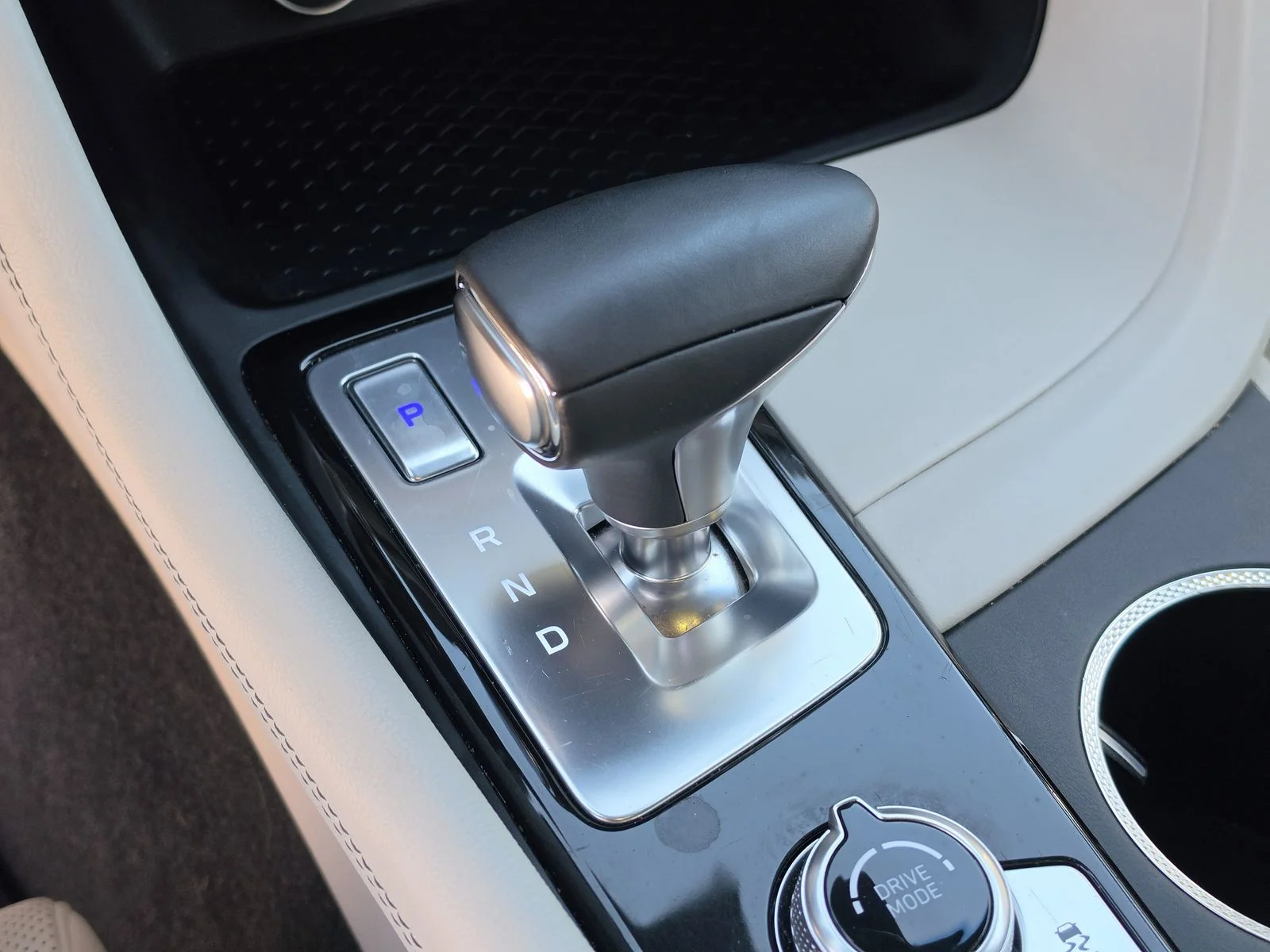 Used 2025 Gray Genesis 2.5T image 27