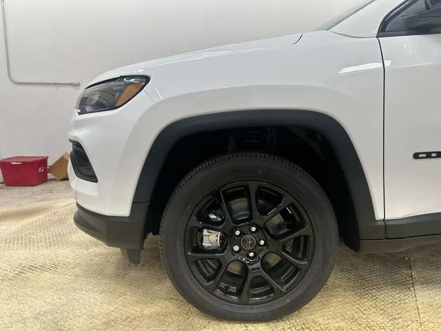 New 2026 Bright White Clear-Coat Exterior Paint Jeep Altitude image 19