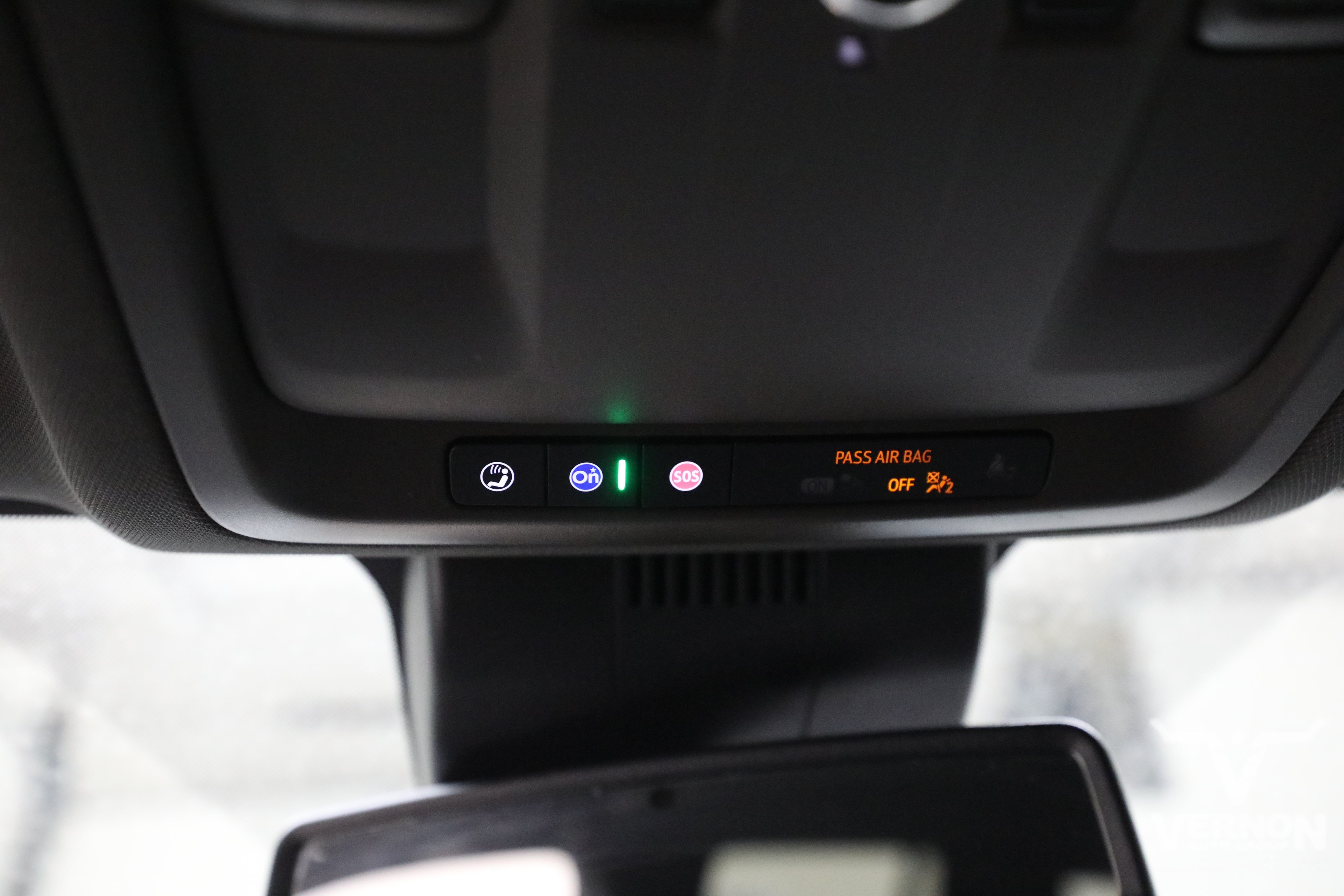 Used 2024 Iridescent Pearl Tricoat Chevrolet Y image 28