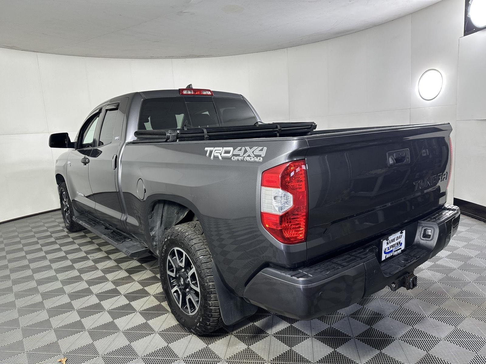 Used 2020 Magnetic Gray Metallic Toyota SR5 image 17