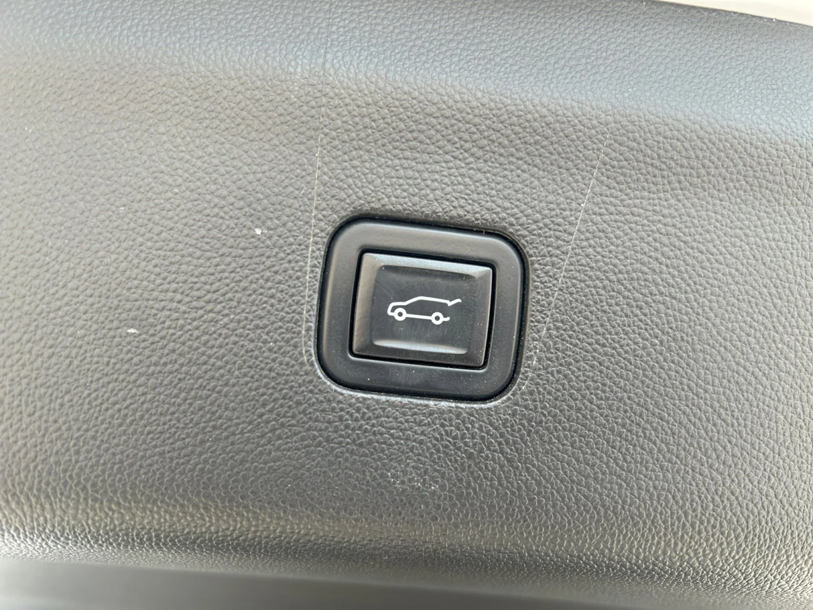 Used 2023 White Buick Avenir AWD image 11