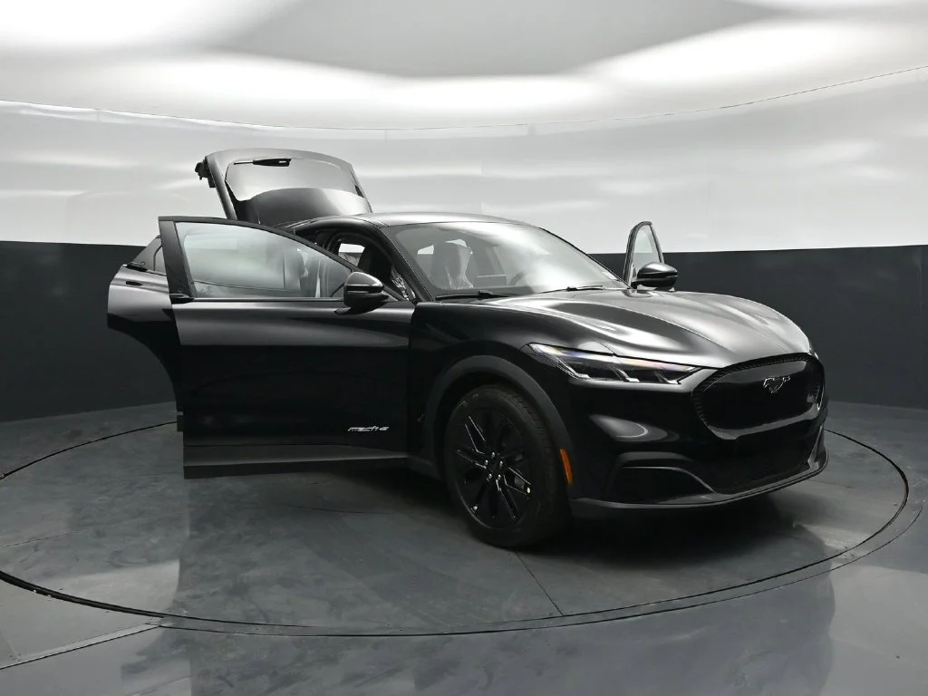 New 2026 Shadow Black Ford Select image 26