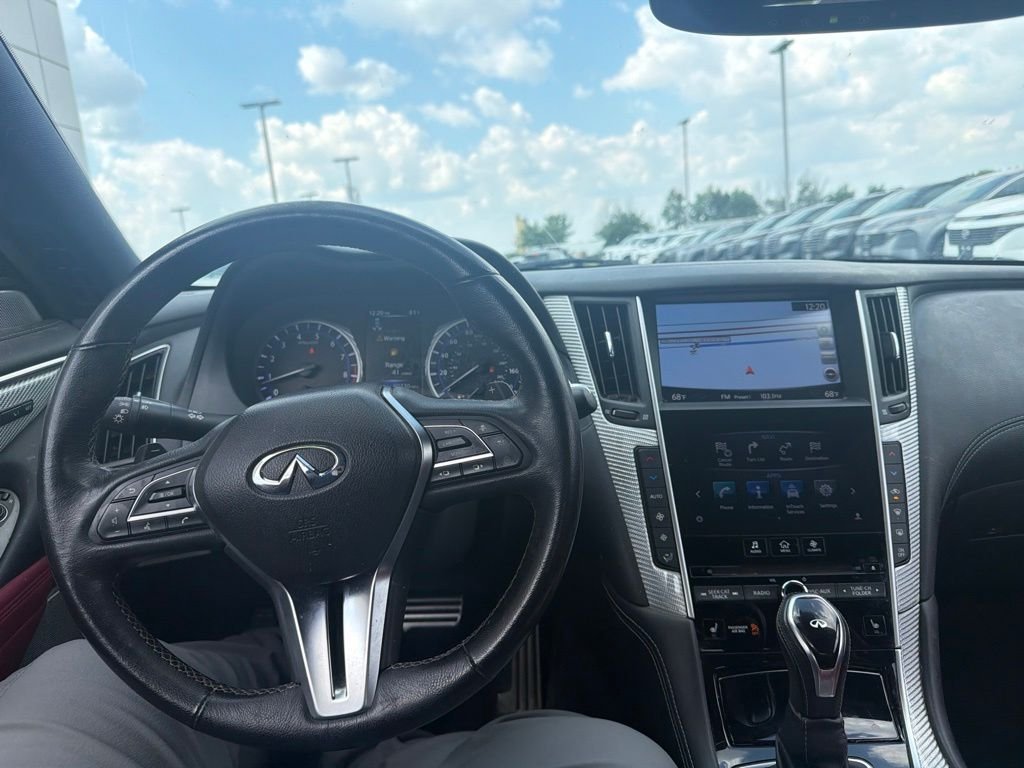 Used 2017 White INFINITI Red Sport 400 image 3