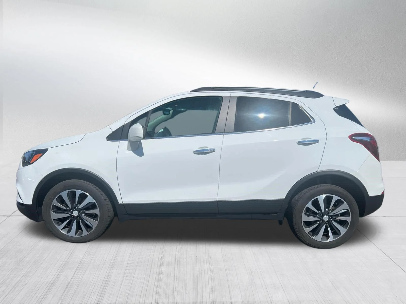 Used 2021 Summit White Buick Preferred image 4