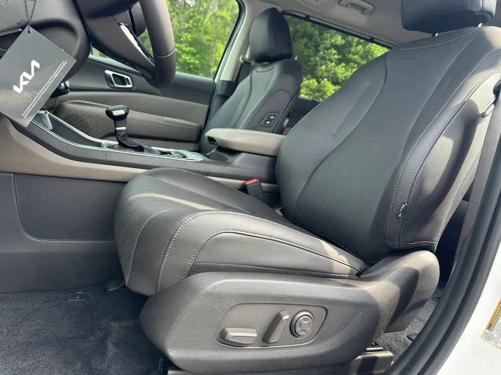 New 2026 Snow White Pearl Kia EX image 13