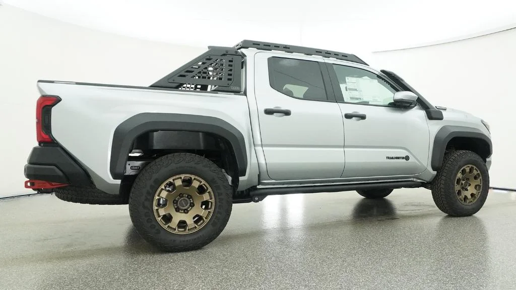 New 2026 Celestial Silver Metallic Toyota Trailhunter image 21