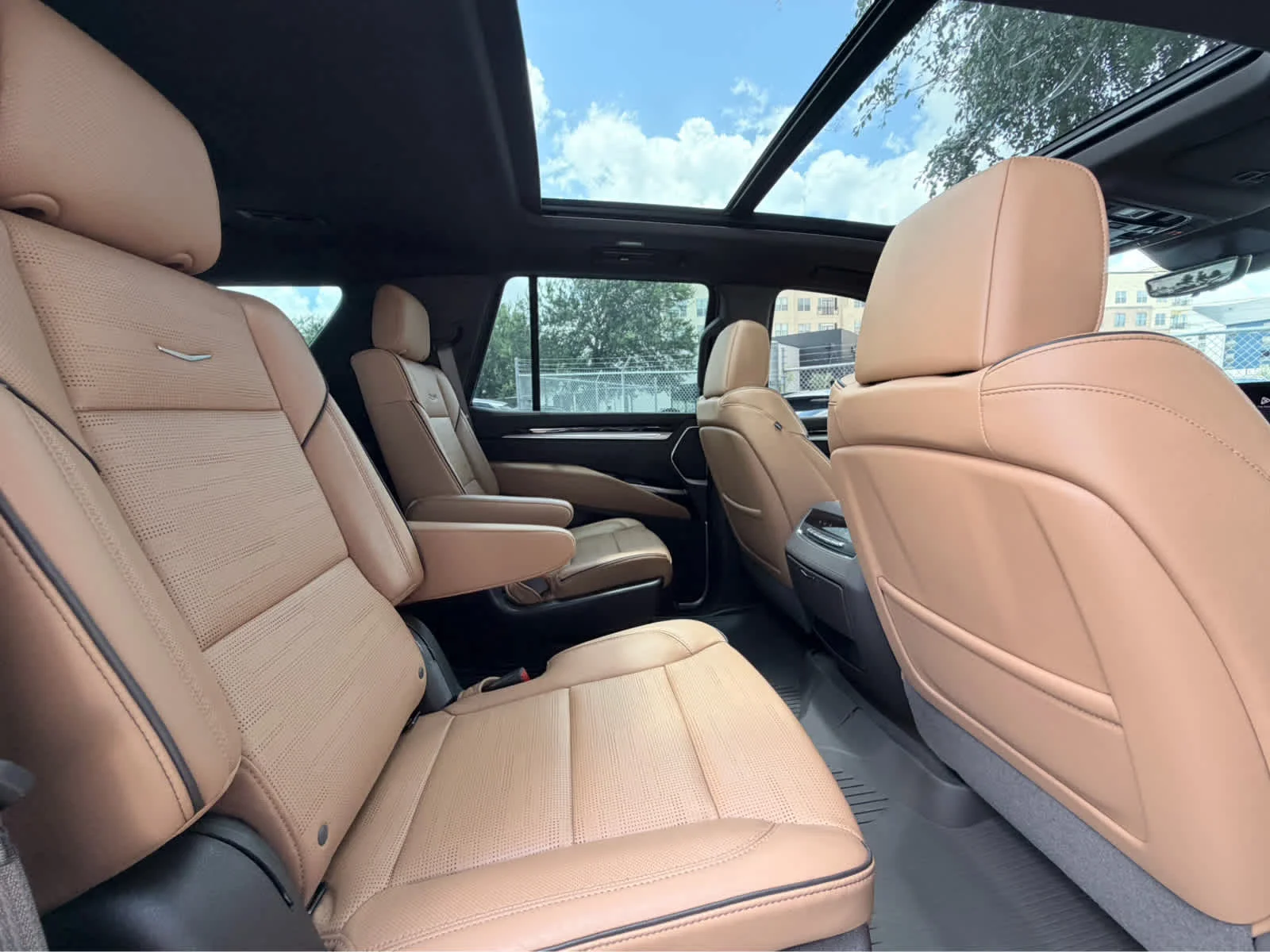 Used 2025 Argent Silver Metallic Cadillac Premium Luxury image 38