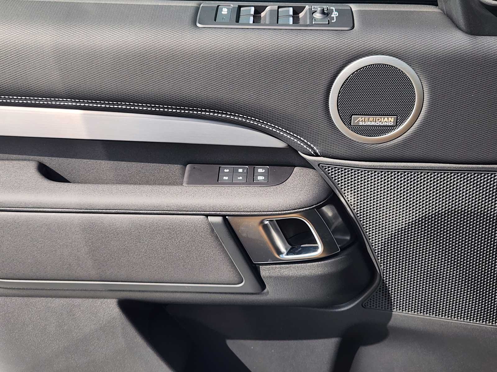 2026 Land Rover Discovery Gemini Edition - Photo 23