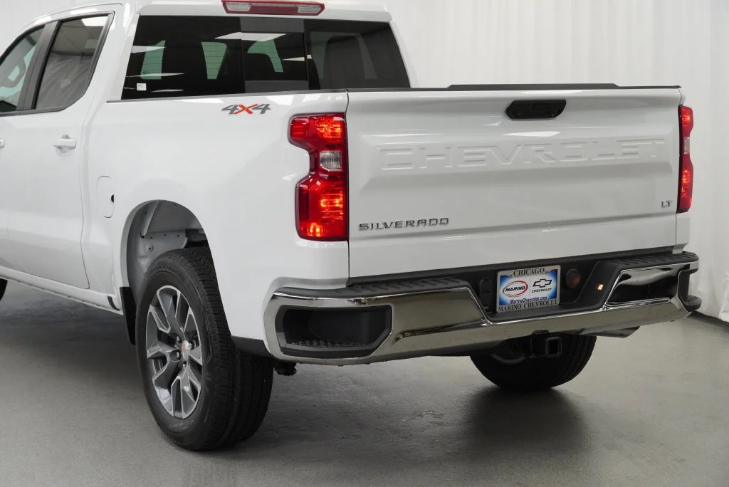New 2026 Summit White Chevrolet LT image 17