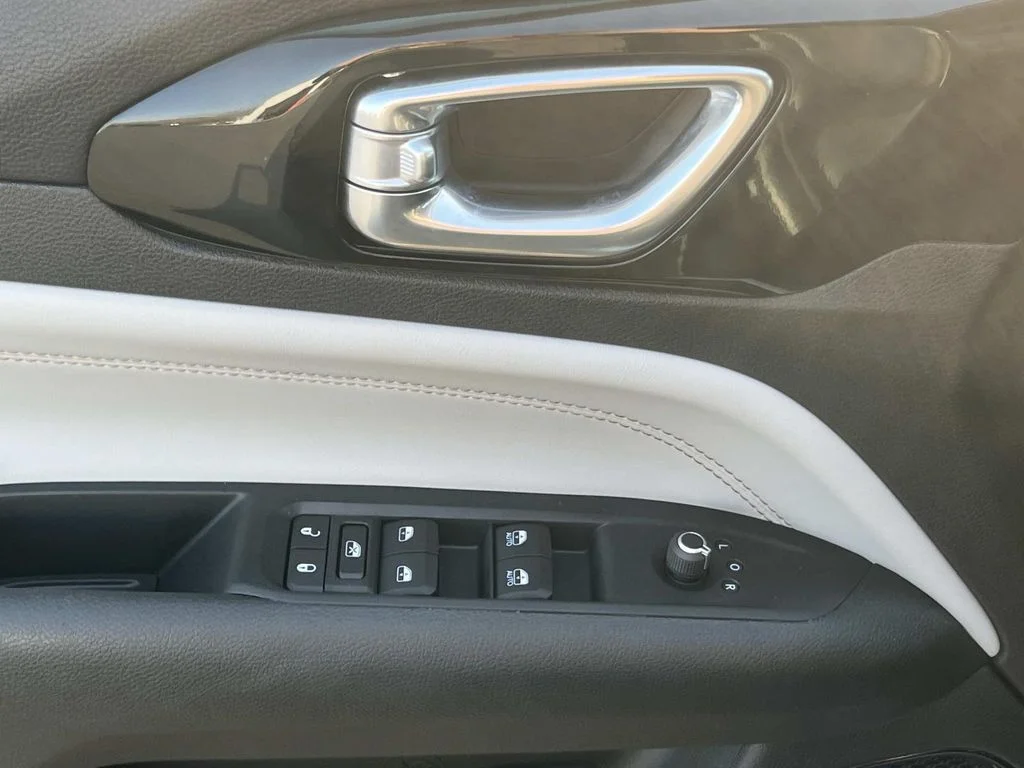 Used 2022 White Jeep Limited image 18