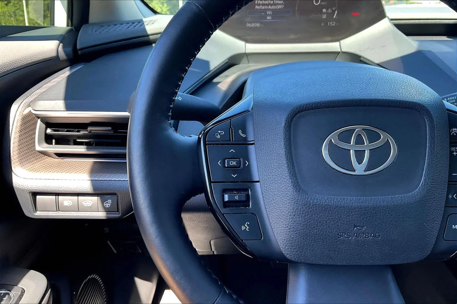 Used 2025 Wind Chill Pearl Toyota XLE image 23