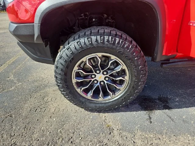 Used 2019 RED HOT Chevrolet 4WD ZR2 image 25