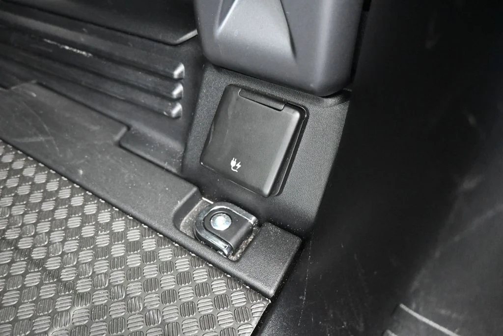 Used 2025 White Land Rover S image 54