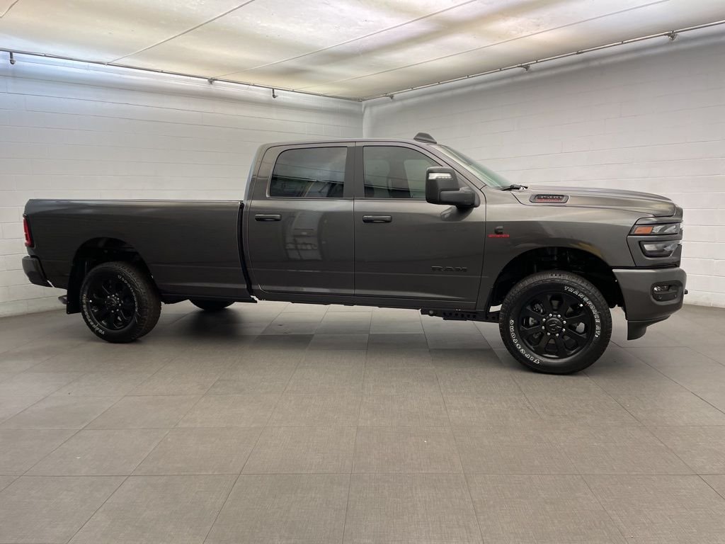 New 2026 Granite Crystal Metallic Clear-Coat Exterior Paint RAM Big Horn SRW image 2