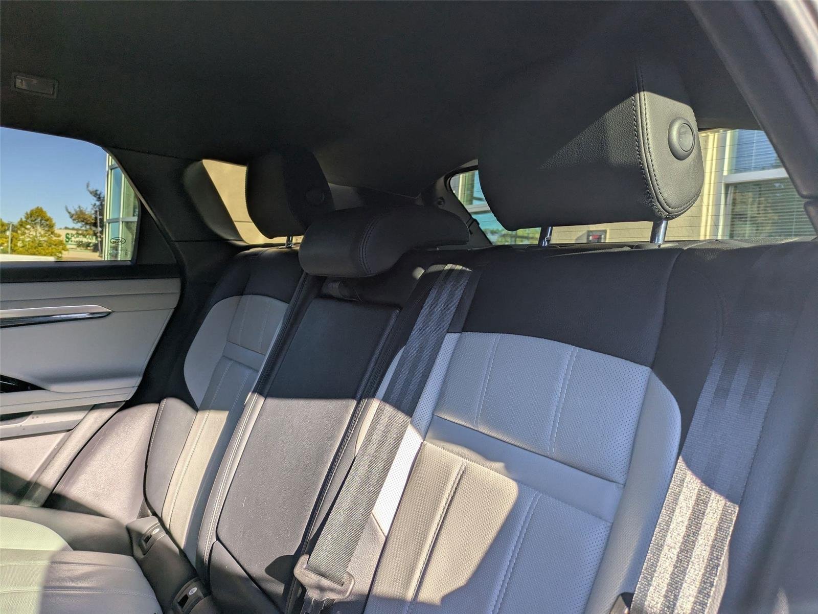 Used 2022 Nolita Grey Metallic Land Rover R-Dynamic S image 28