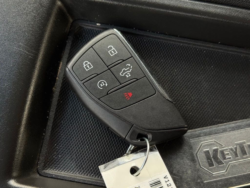 Used 2025 White Chevrolet LT image 39