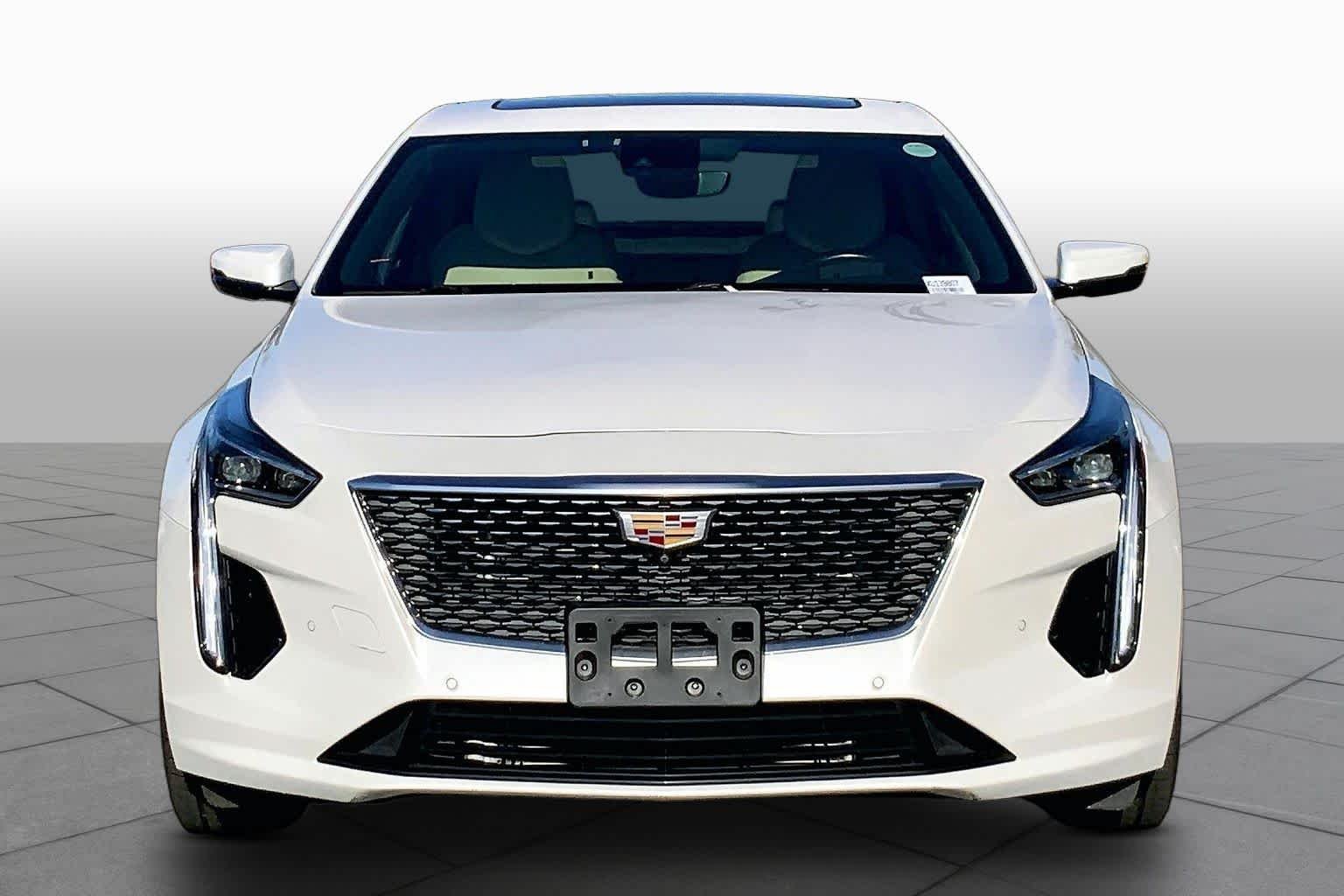 Used 2019 Crystal White Tricoat Cadillac Premium Luxury AWD image 4