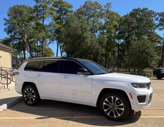 Used 2022 White Jeep Overland image 2