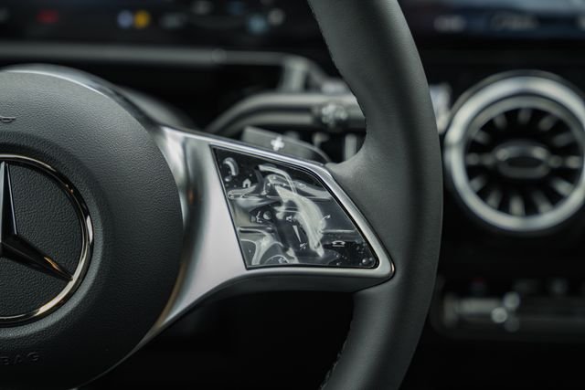 New 2026 Polar White Mercedes-Benz GLA 250 image 29