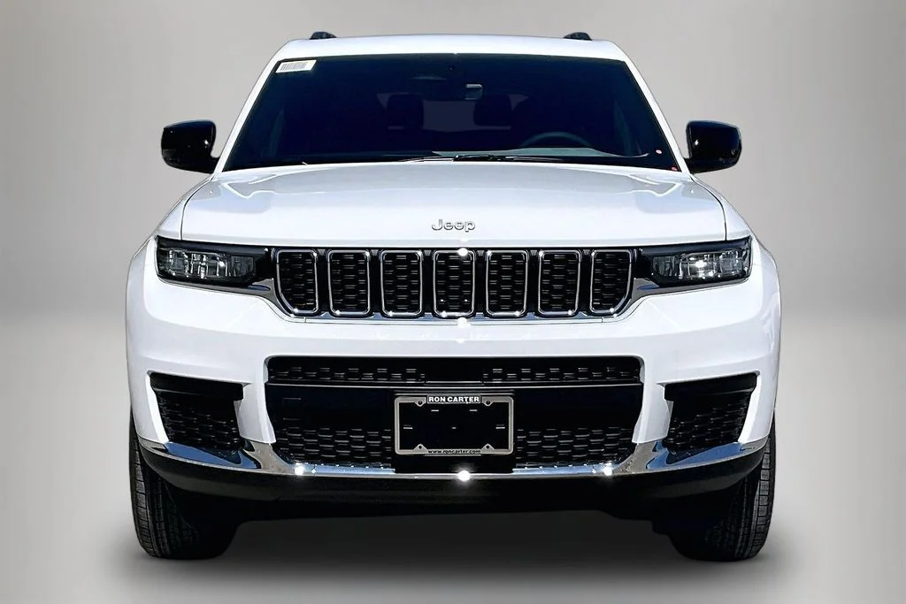 New 2026 Bright White Clear-Coat Exterior Paint Jeep Laredo image 12