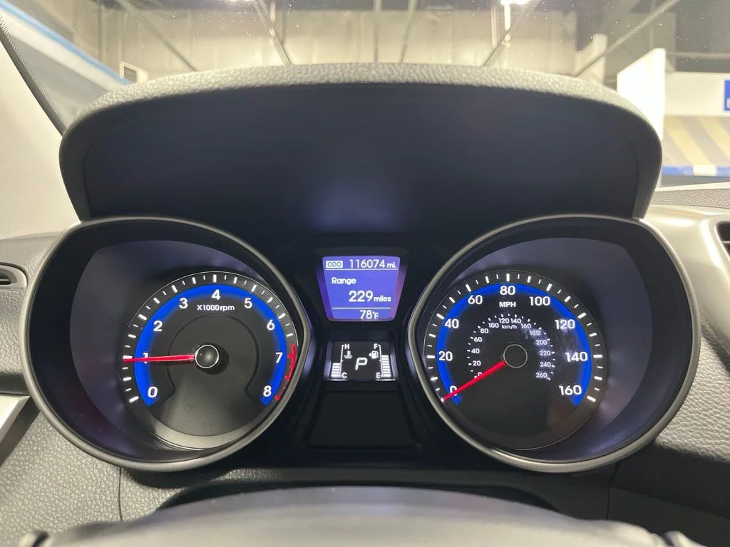 Used 2016 Silver Hyundai Base image 17